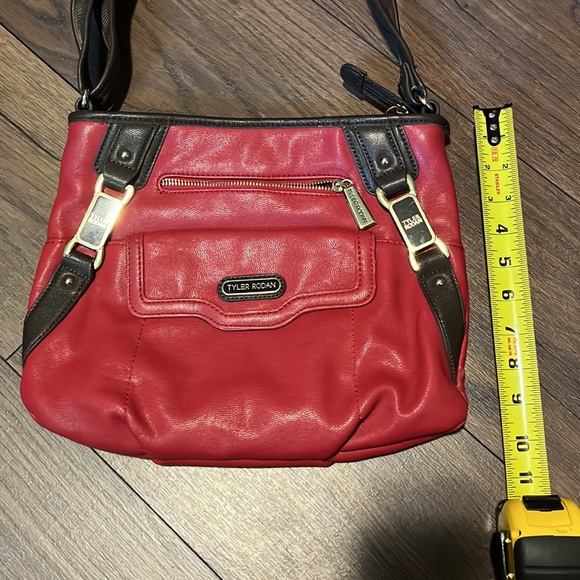 Tyler Rodan genuine red leather crossbody purse - Picture 7 of 7